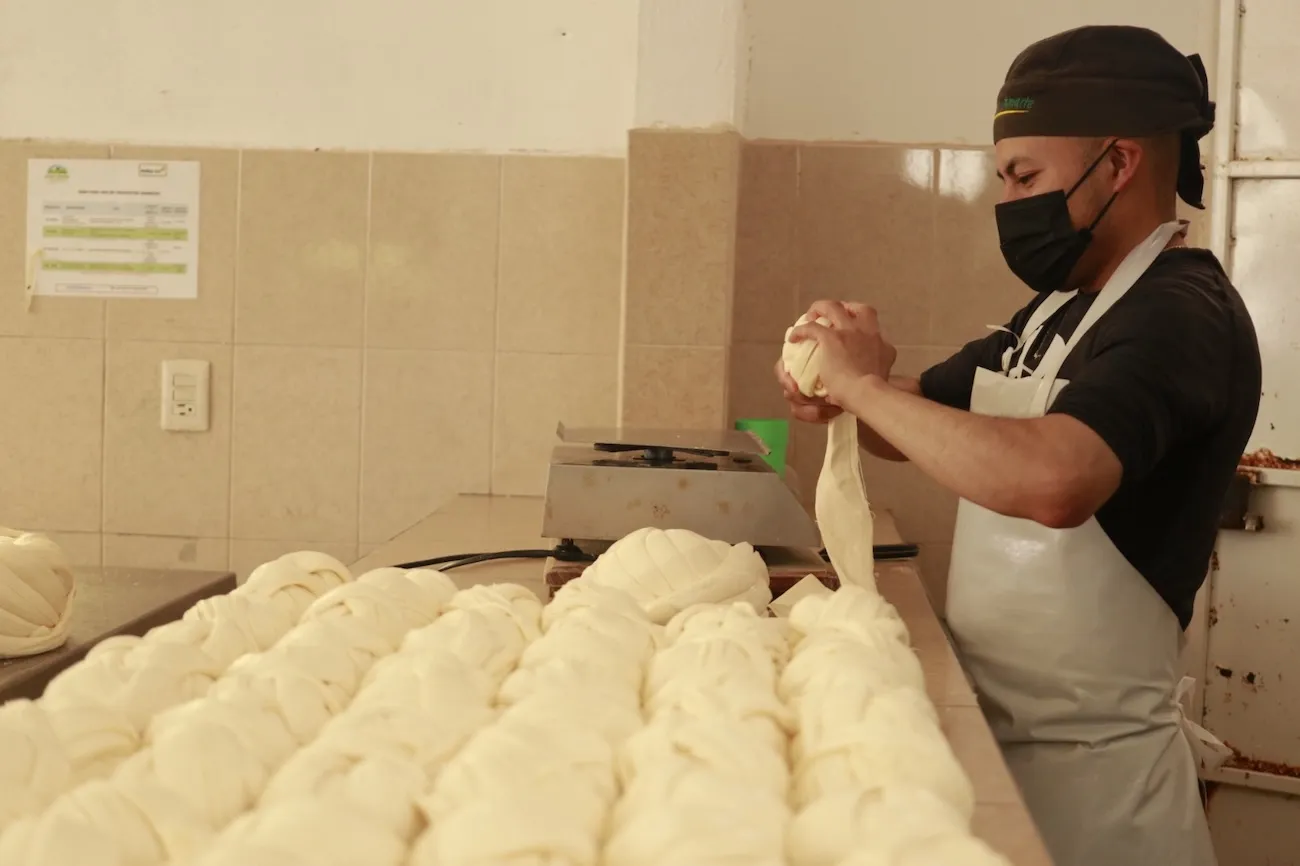 Elaboración de queso artesanal de Quesos Amarte